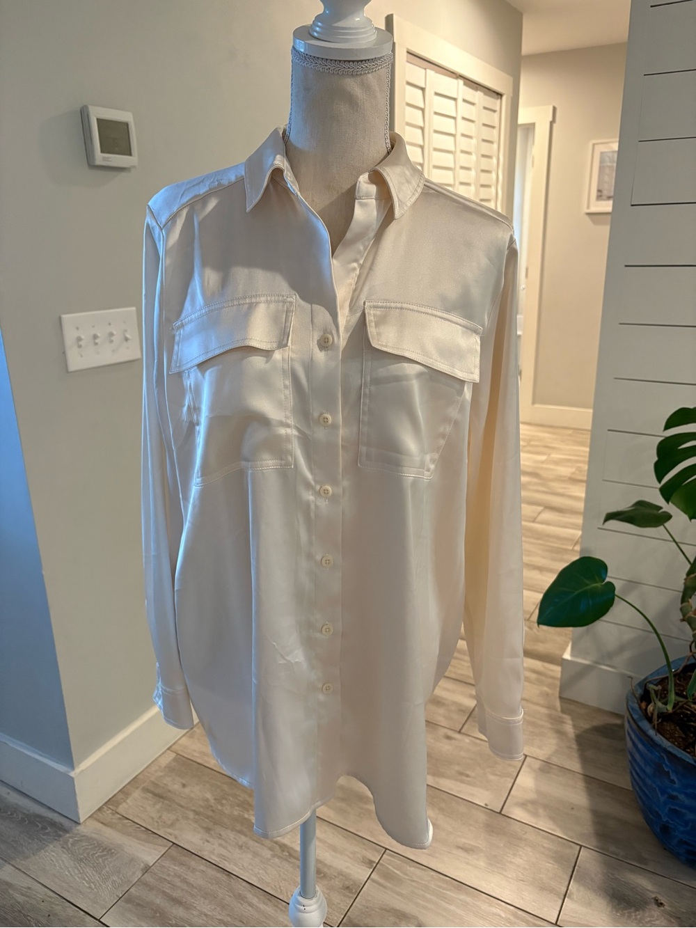 Women’s size medium Cream Button-Front work blouse dressy long sleeve Shirt
